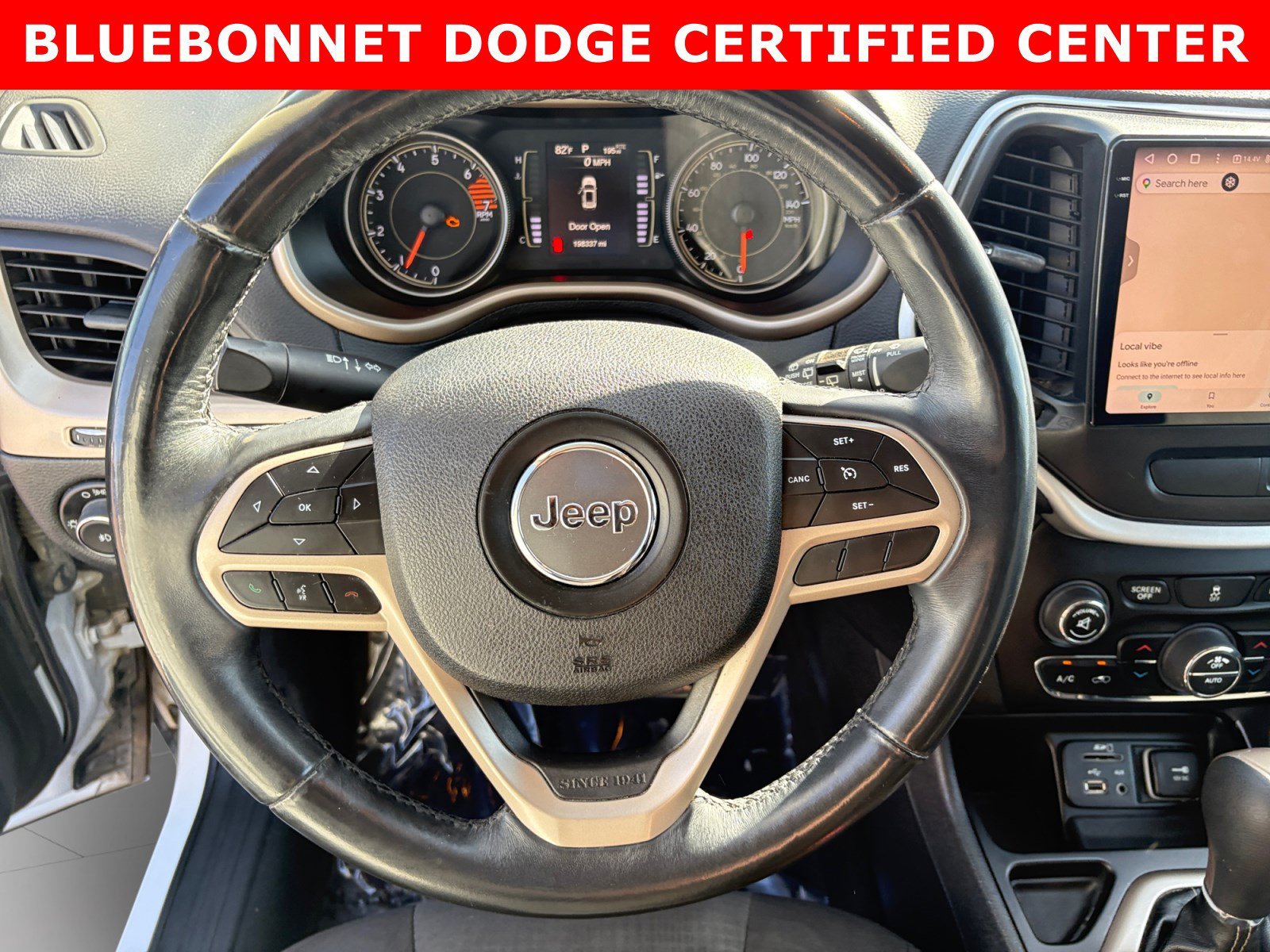 Used 2017 Bright White Clearcoat Jeep Latitude image 13