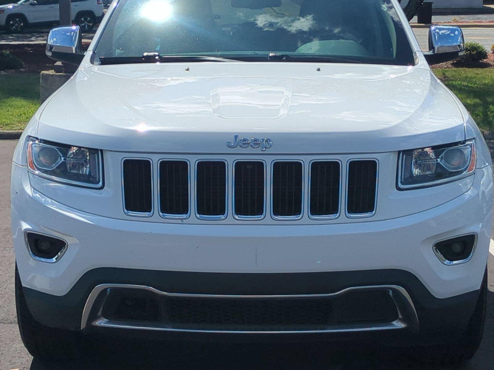 Used 2015 Bright White Clearcoat Jeep Limited image 13