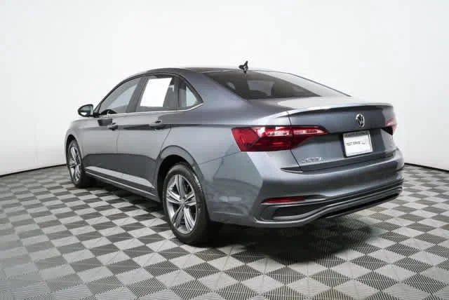 Certified Used 2024 Platinum Gray Metallic Volkswagen SE image 27