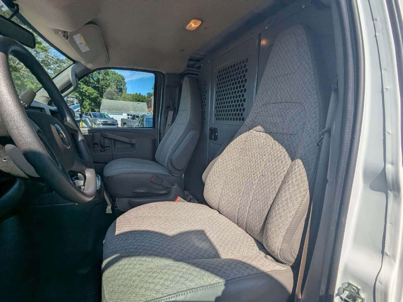 2025 Chevrolet Express Cargo Work Van - Photo 18