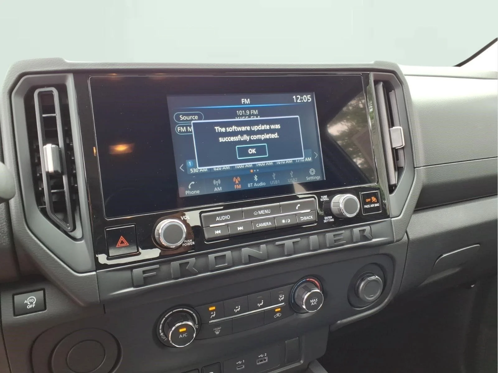 New 2026 Glacier White Nissan King Cab® S image 17