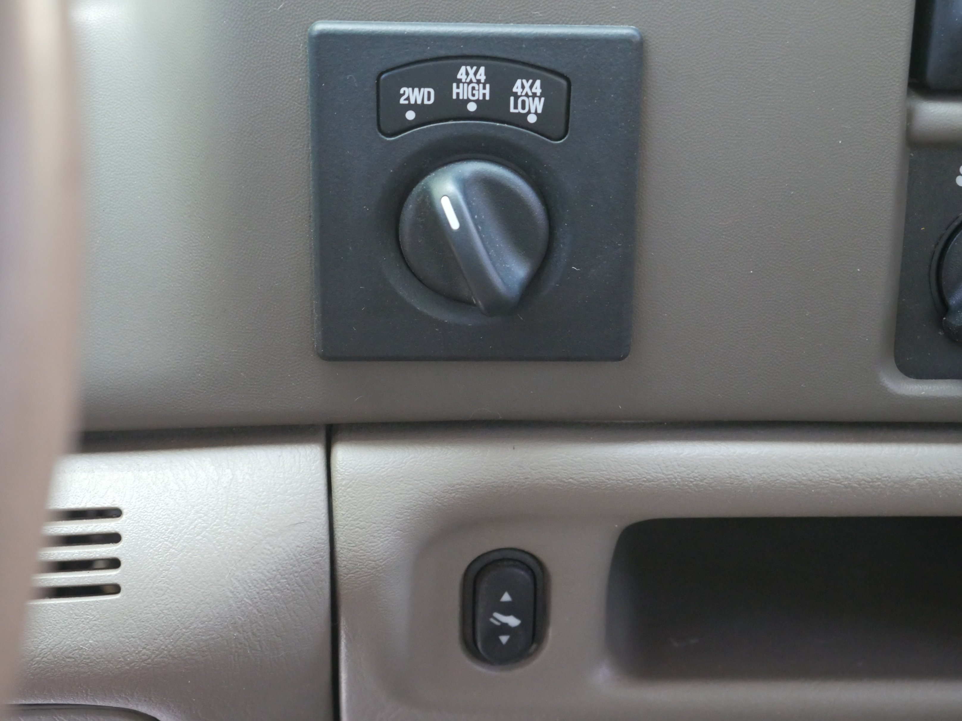 Used 2004 Dark Green Satin Clearcoat Ford Lariat image 14
