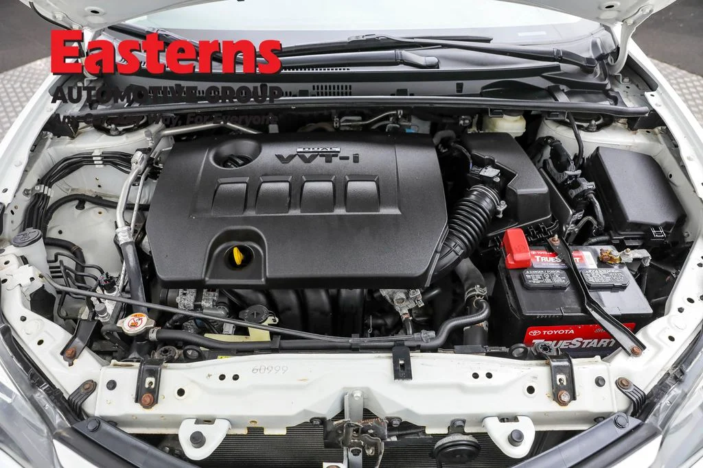 Used 2018 White Toyota SE image 7