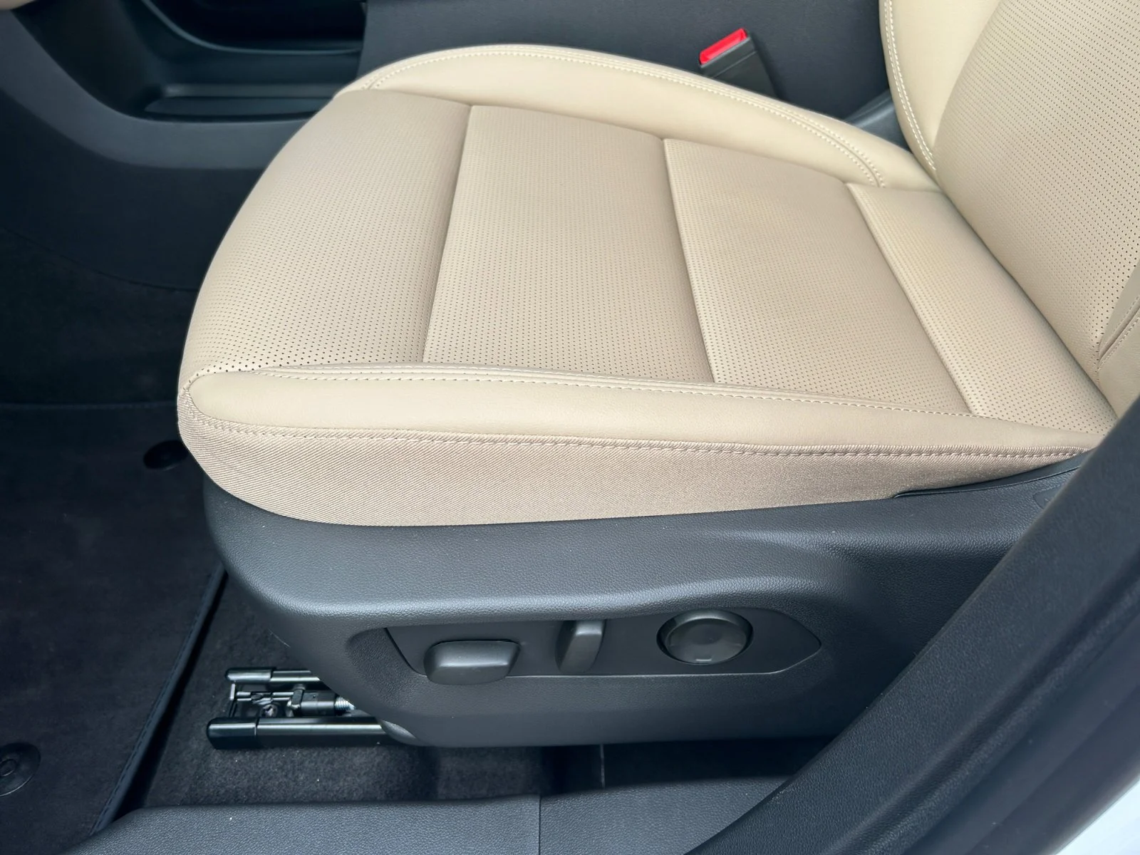 New 2026 Iridescent White Tricoat Buick Preferred AWD image 15