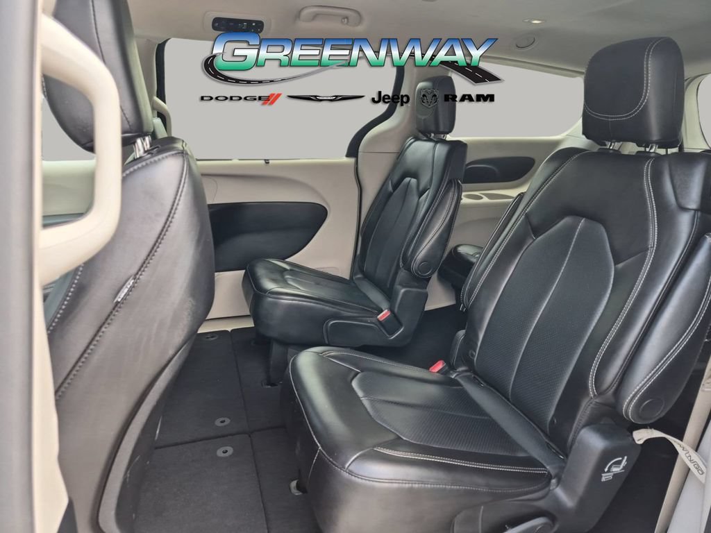 Used 2023 Brilliant Black Crystal Pearlcoat Chrysler Touring L image 12