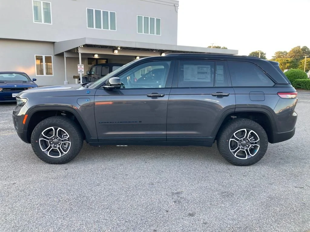 New 2024 Baltic Gray Metallic Clear-Coat Exterior Paint Jeep Trailhawk 4xe image 2