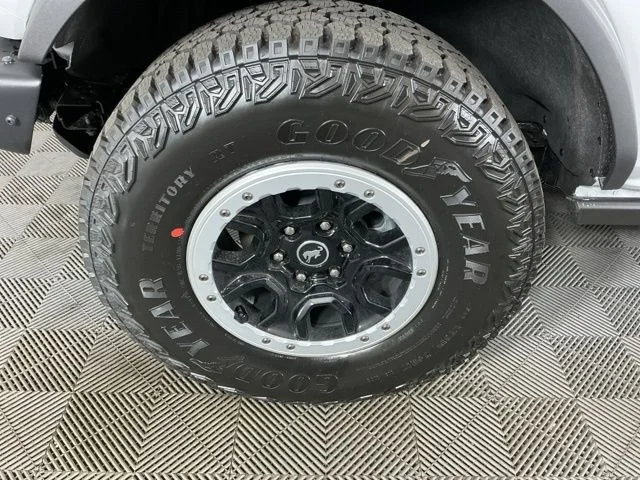 New 2026 Avalanche Gray Ford Badlands image 9