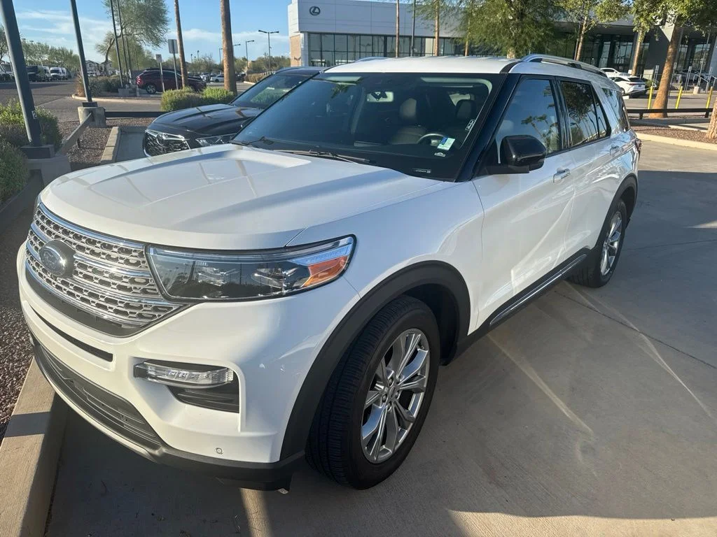 Used 2021 White Ford Limited image 1