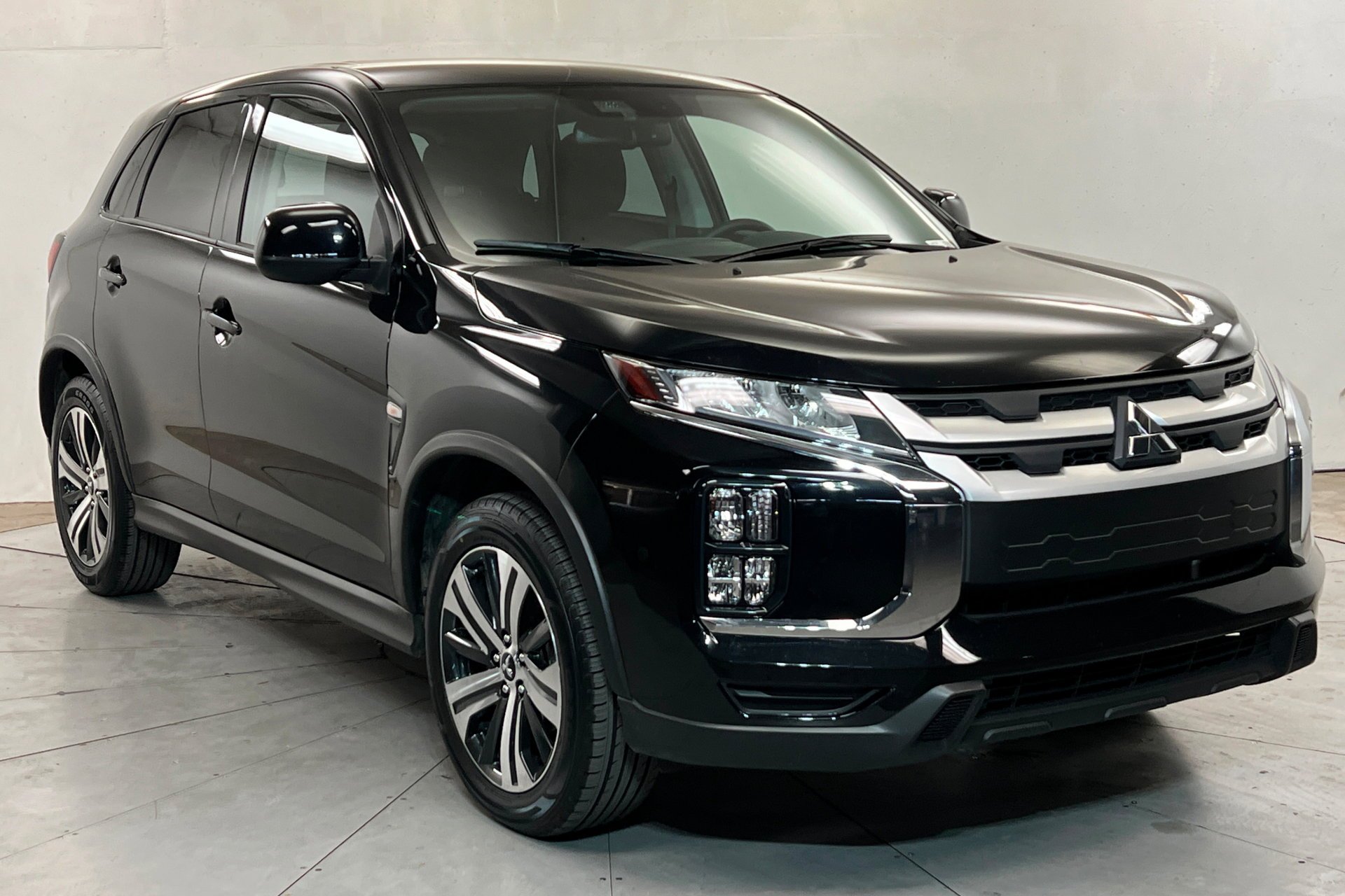 Used 2025 Silver Mitsubishi 2.0 ES image 8