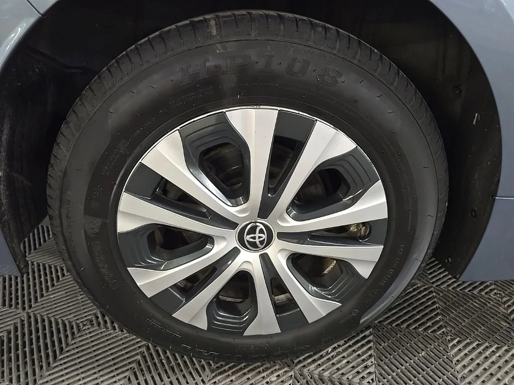 Used 2021  Toyota LE image 13
