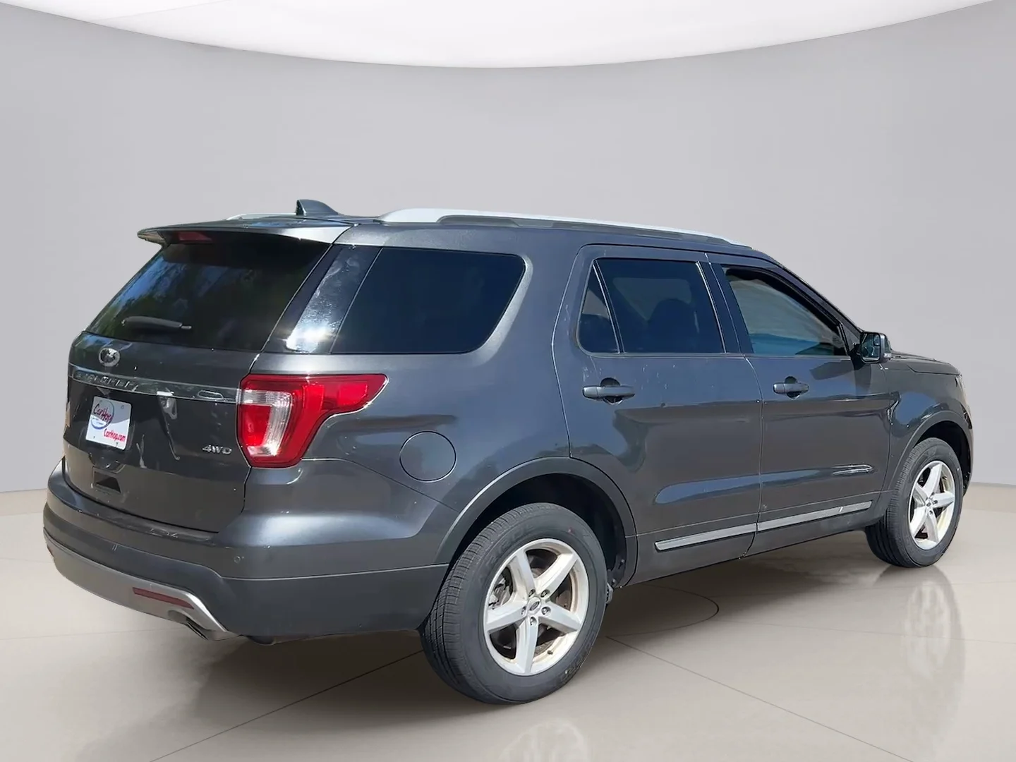 Used 2017 Gray Ford XLT image 6