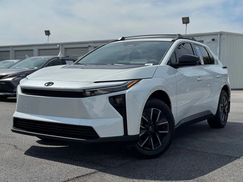 New 2026 Wind Chill Pearl Toyota XLE image 6