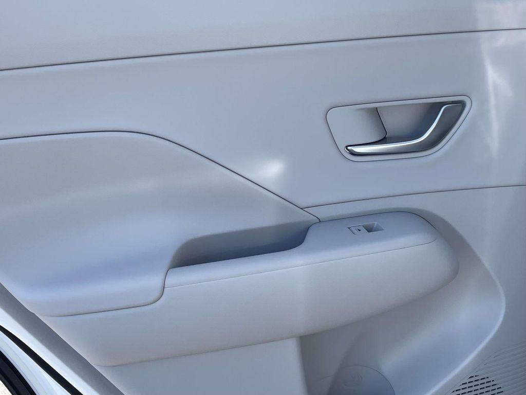 New 2026 White Hyundai SEL Premium FWD image 9