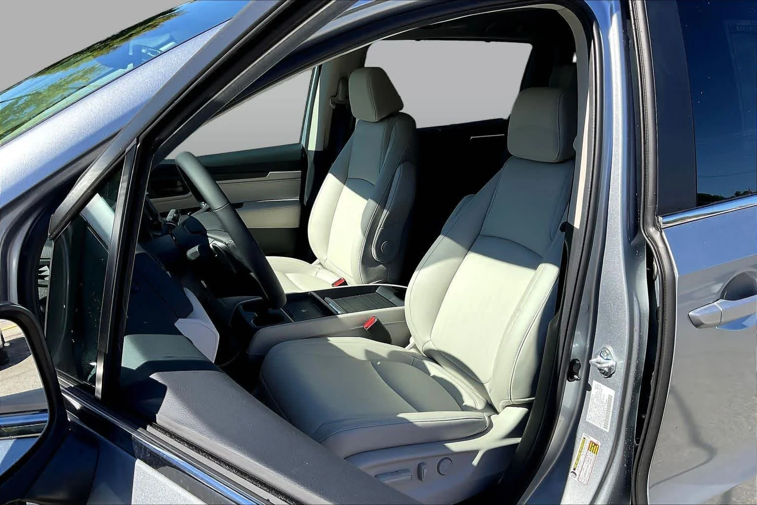 New 2027 Solar Silver Metallic Honda EX-L image 9