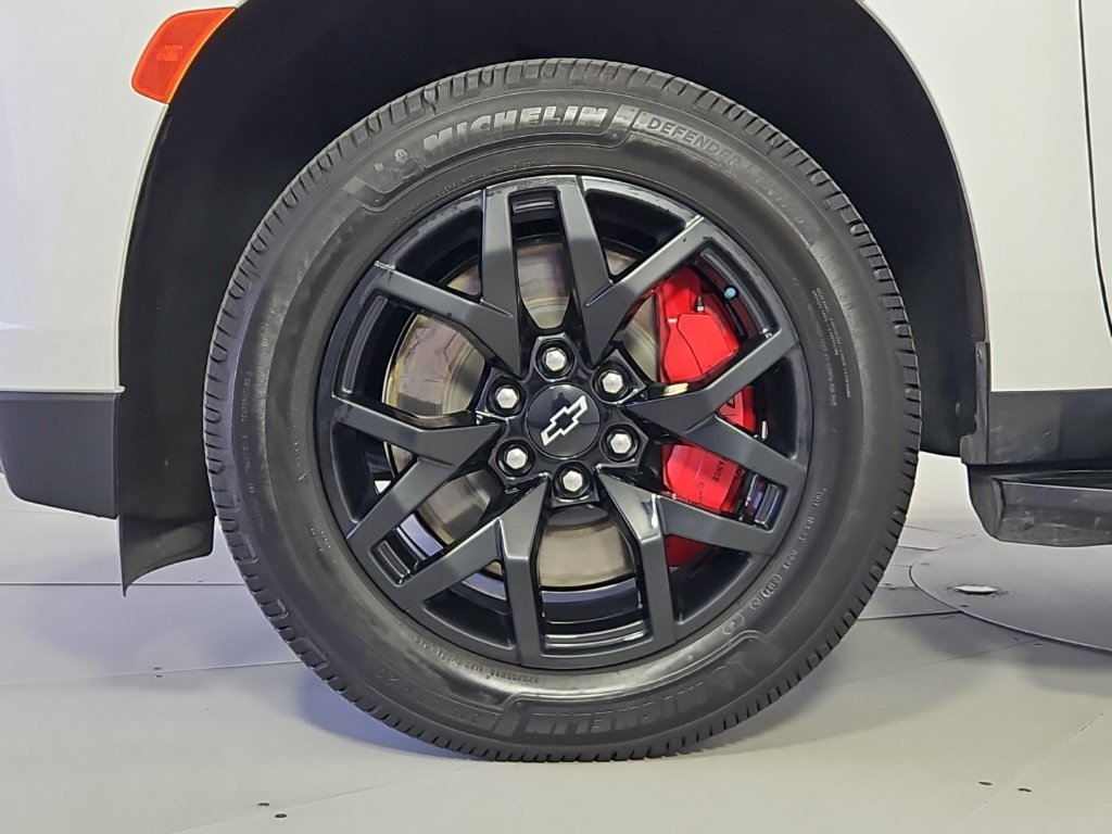 Used 2023 Pearl Chevrolet RST image 5
