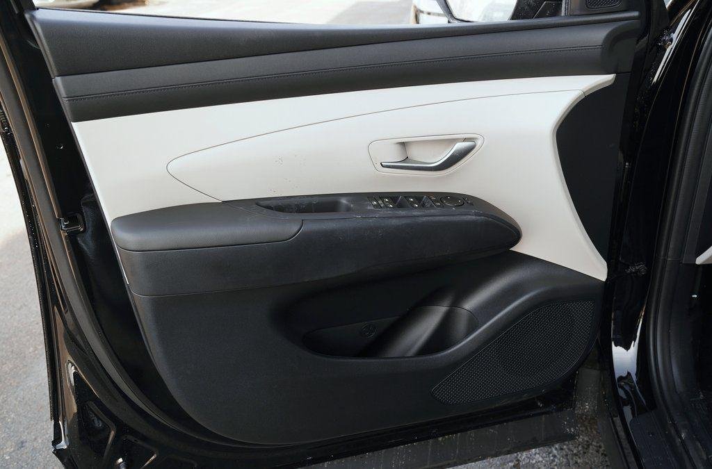 New 2026 Phantom Black Hyundai SE image 9