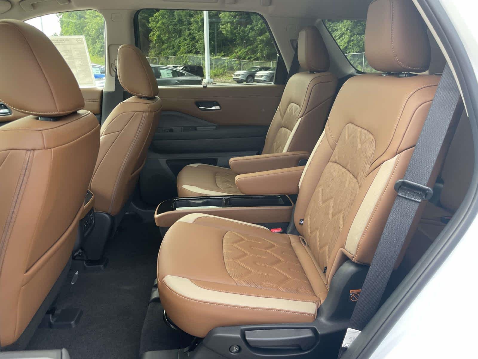 New 2026 Everest White Pearl Tricoat Nissan Platinum image 18