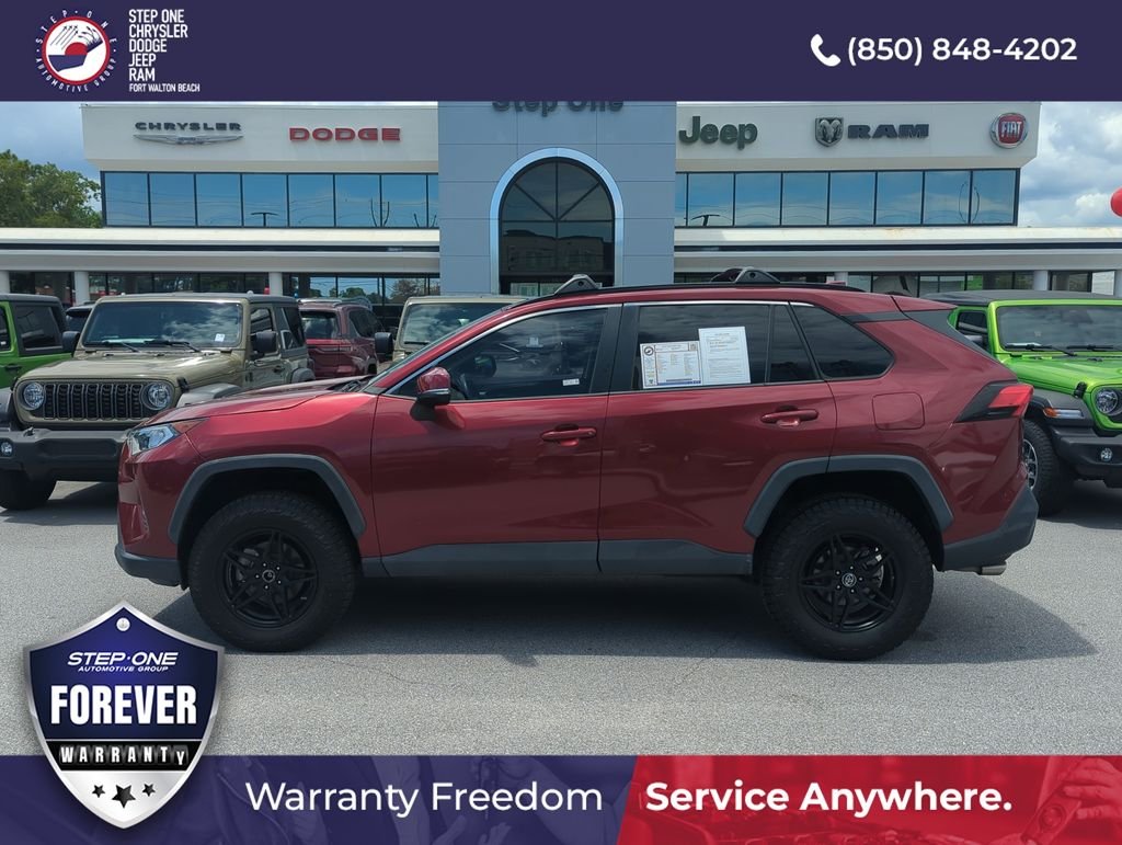 Used 2019 Red Toyota XLE image 3