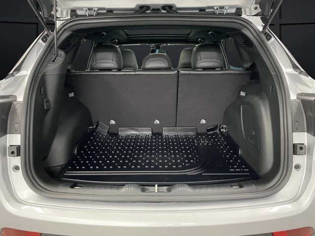New 2026 Silver Zynith Metallic Clearcoat Jeep Latitude image 14