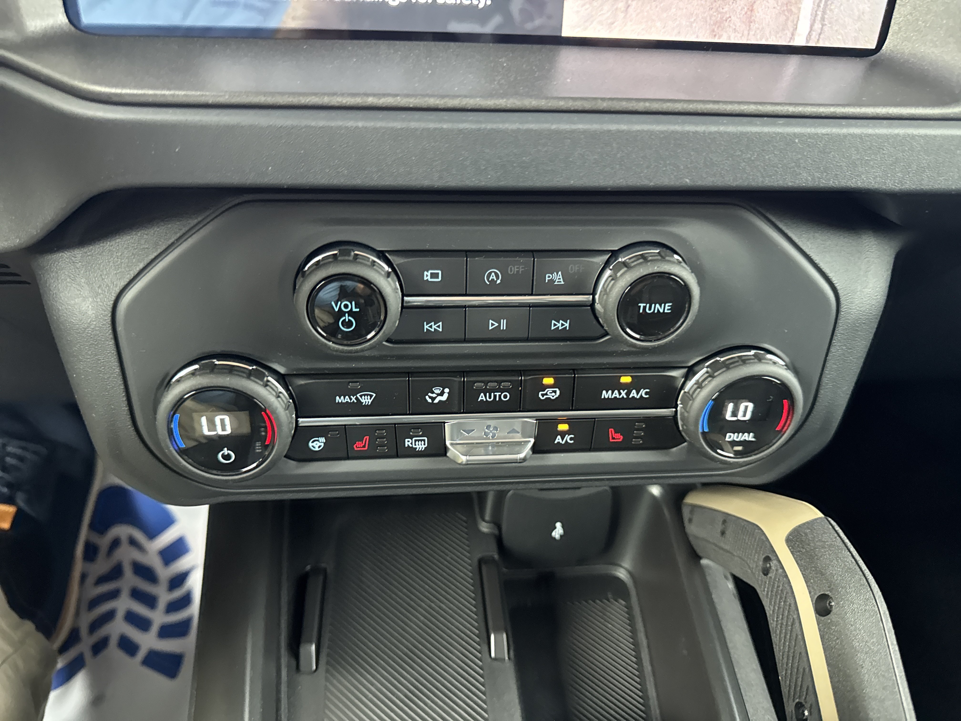 New 2026 Desert Sand Ford Badlands® image 24