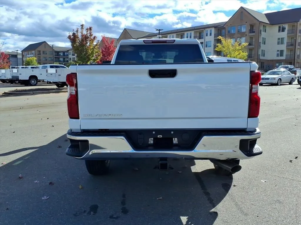 New 2026 Summit White Chevrolet WT image 29