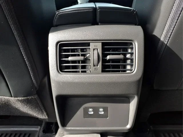 Used 2025 Gold Nissan Platinum image 33