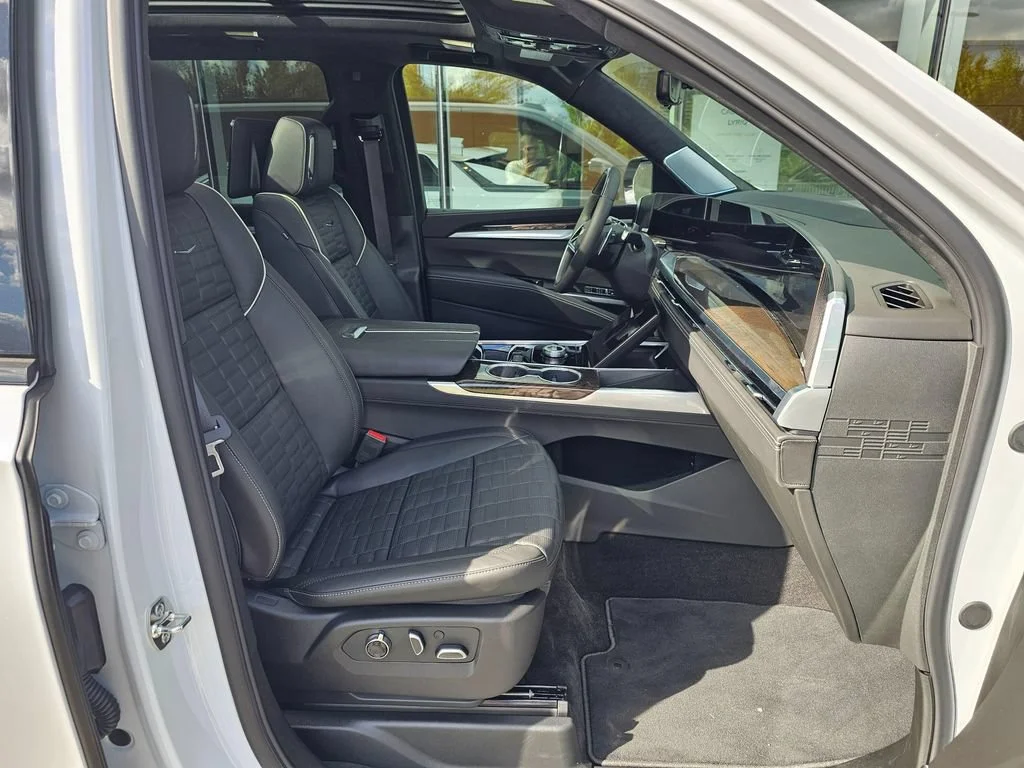 New 2026 Vibrant White Tricoat Cadillac Platinum Sport image 11