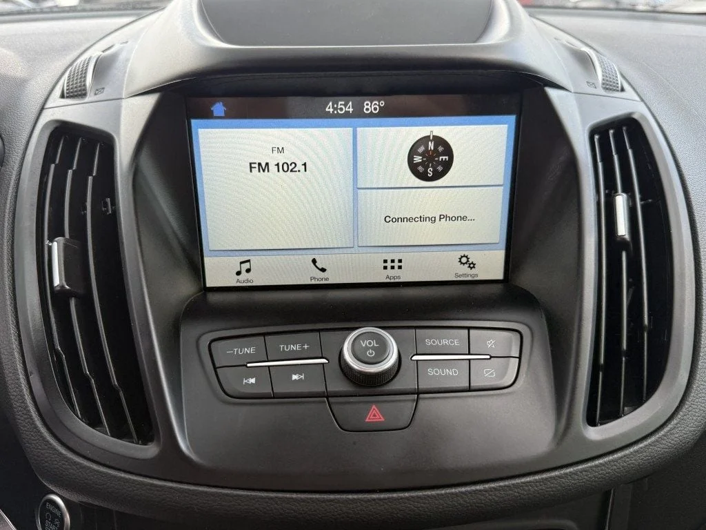 Used 2019 White Platinum Metallic Tri-Coat Ford SE FWD image 19