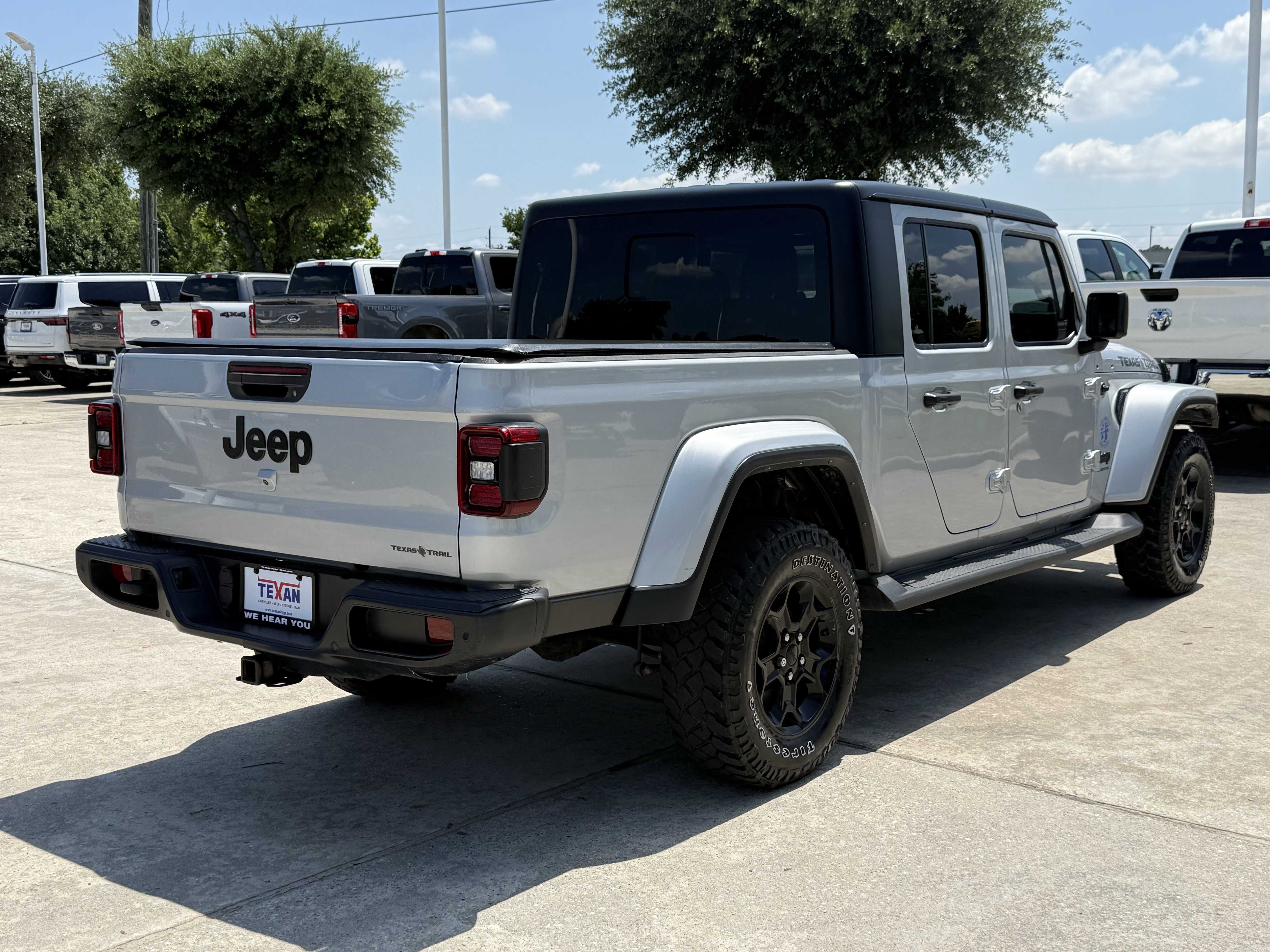 Used 2023 Silver Zynith Clearcoat Jeep Texas Trail image 4
