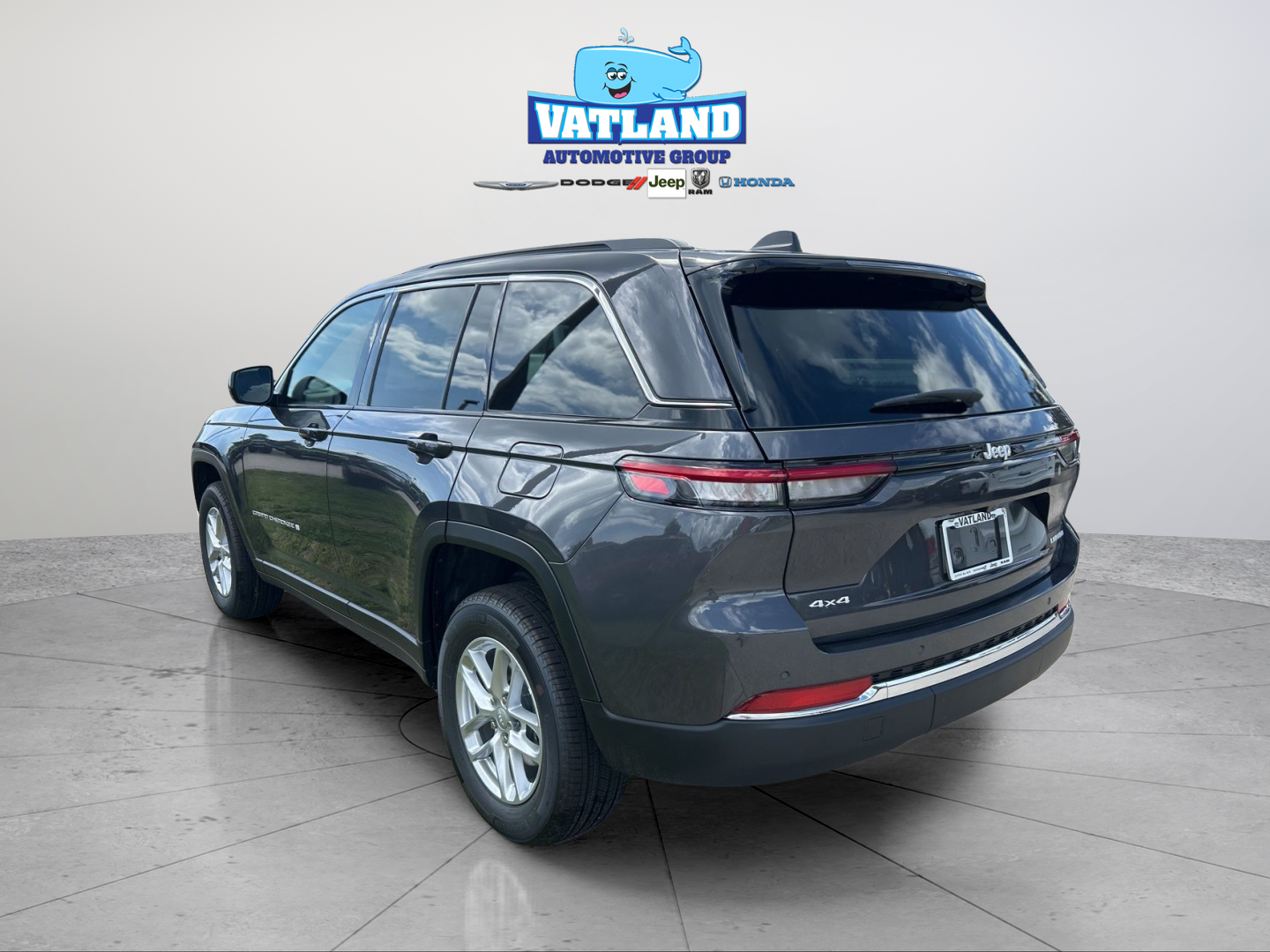 New 2026 Baltic Gray Metallic Clear-Coat Exterior Paint Jeep Laredo image 3