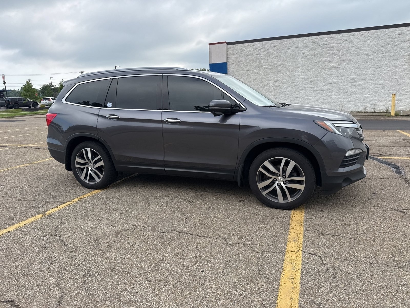 Used 2017 Modern Steel Metallic Honda Touring image 21