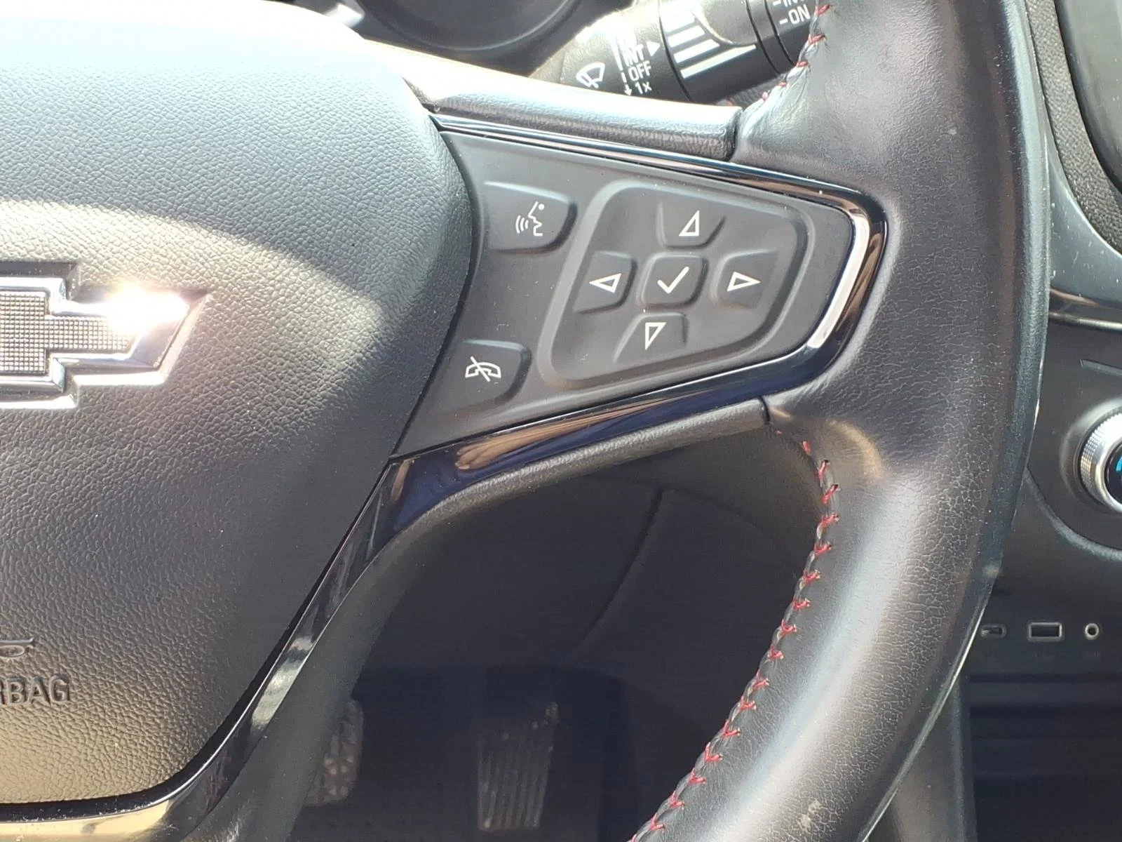 Used 2022 Mosaic Black Metallic Chevrolet RS image 18