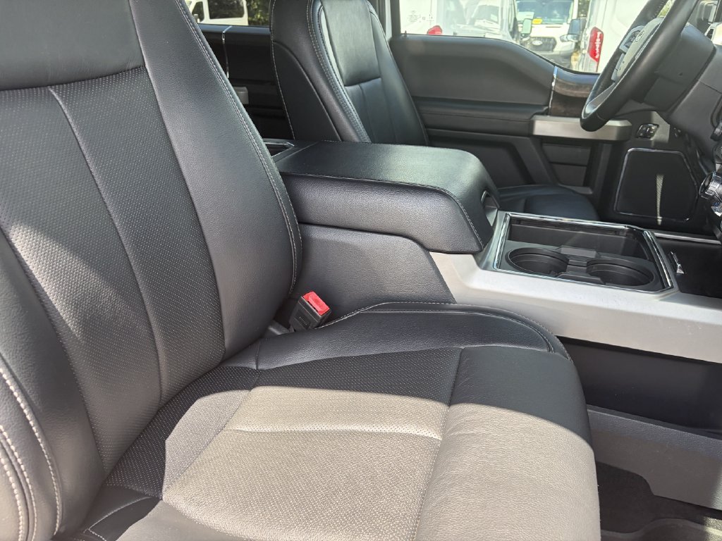 Used 2022 White Ford Lariat image 33