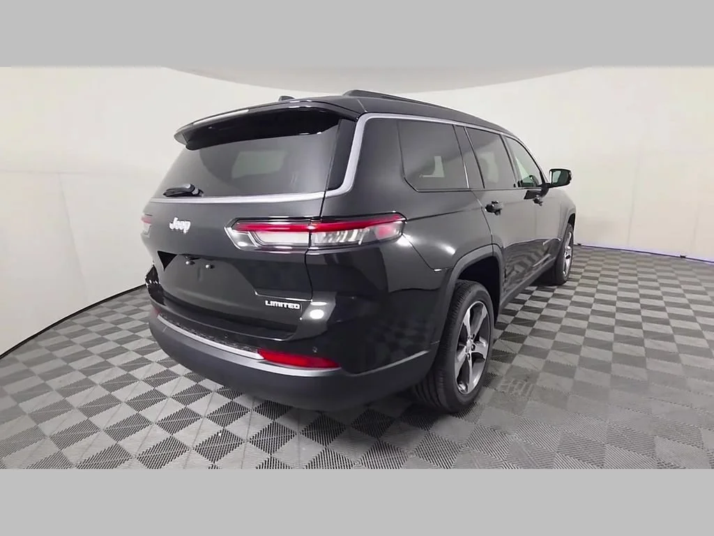 New 2026 Diamond Black Crystal Pearl-Coat Exterior Paint Jeep Limited image 26
