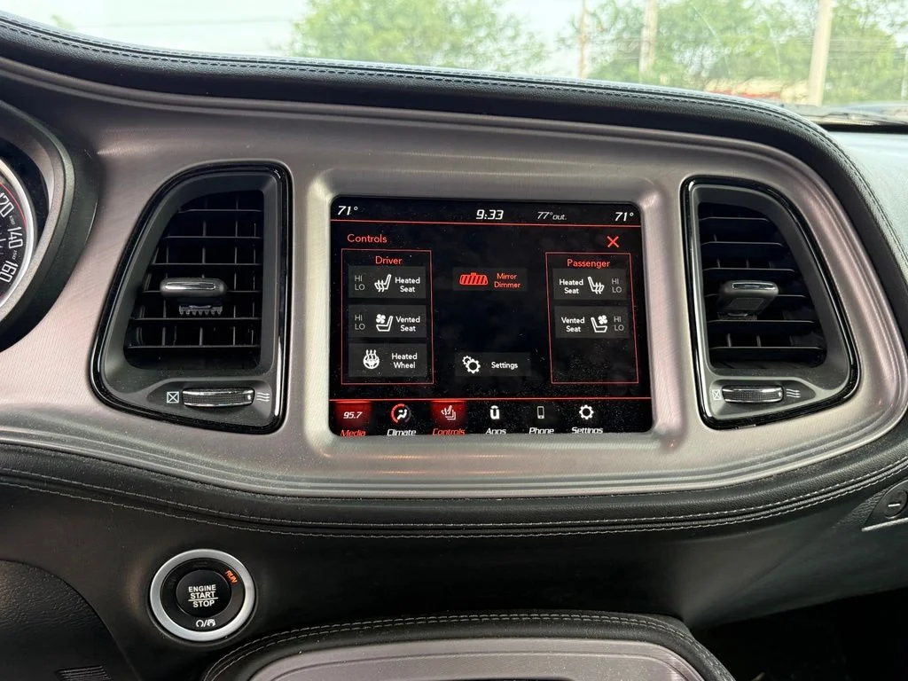 Used 2023 Orange Dodge SXT image 19