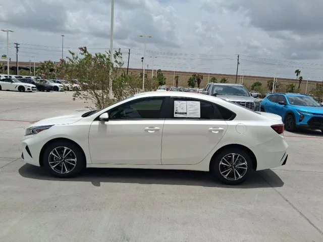 Used 2024 White Kia LXS image 3