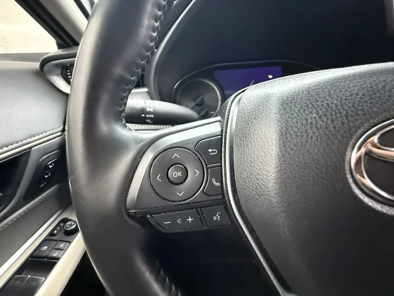Used 2021  Toyota Limited Sport Utility 4D image 18
