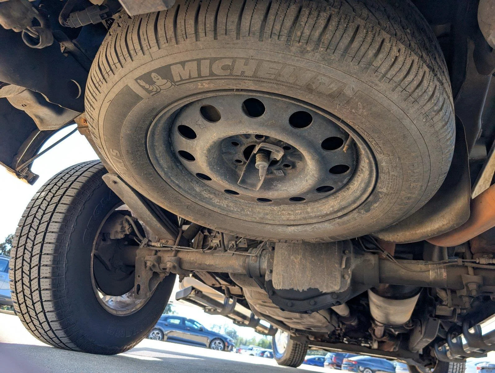 Used 2009  Ford XL image 12