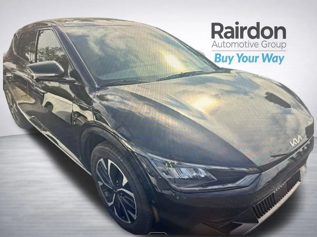 Used 2023 Aurora Black Pearl Kia Wind image 8