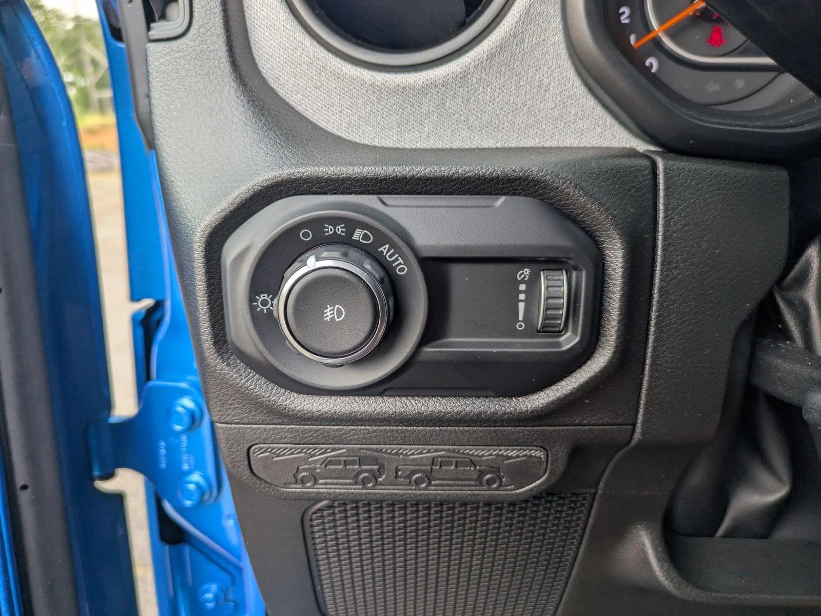 Used 2024 Hydro Blue Pearlcoat Jeep Sport S image 15