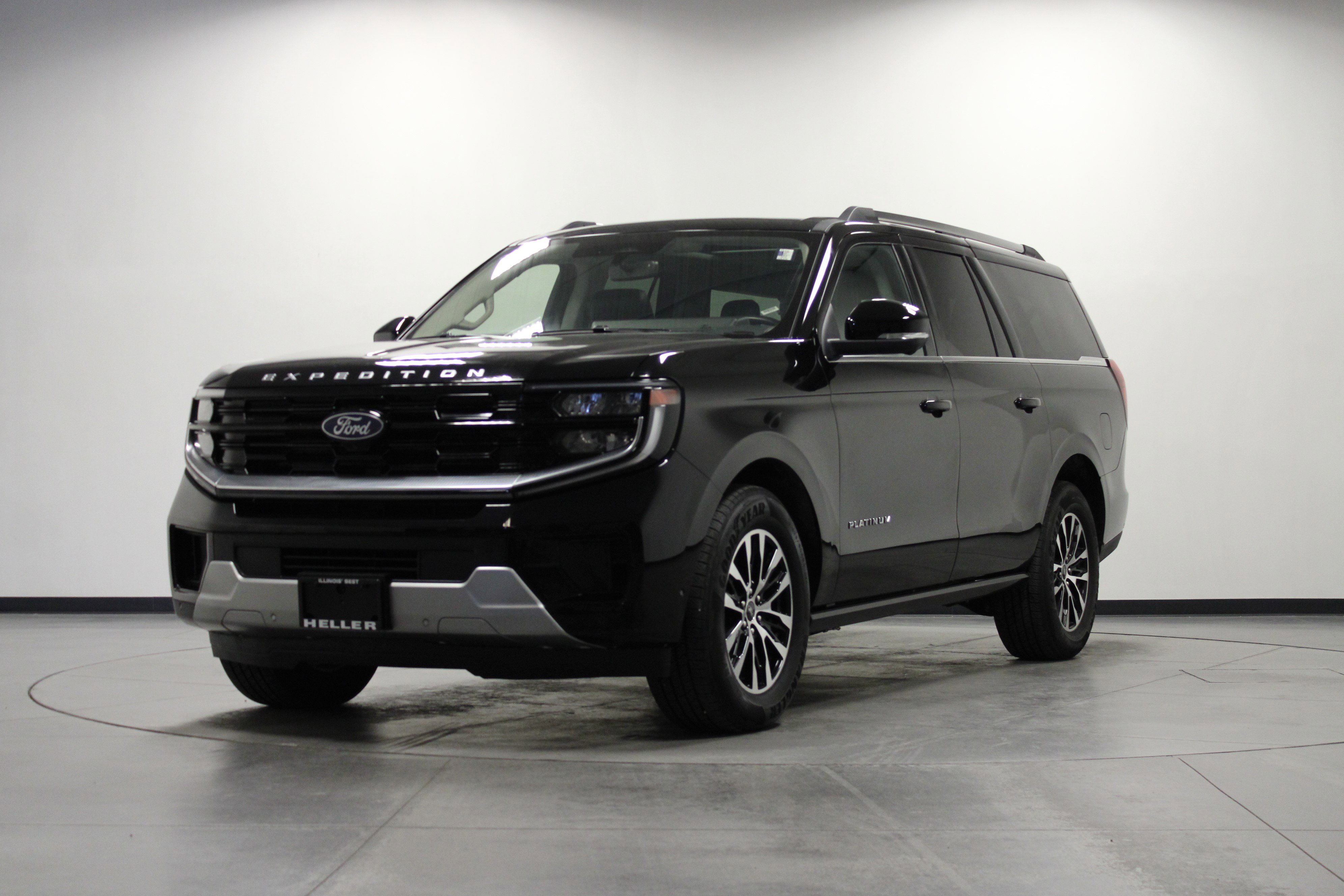Used 2025 Black Metallic Ford Platinum image 8