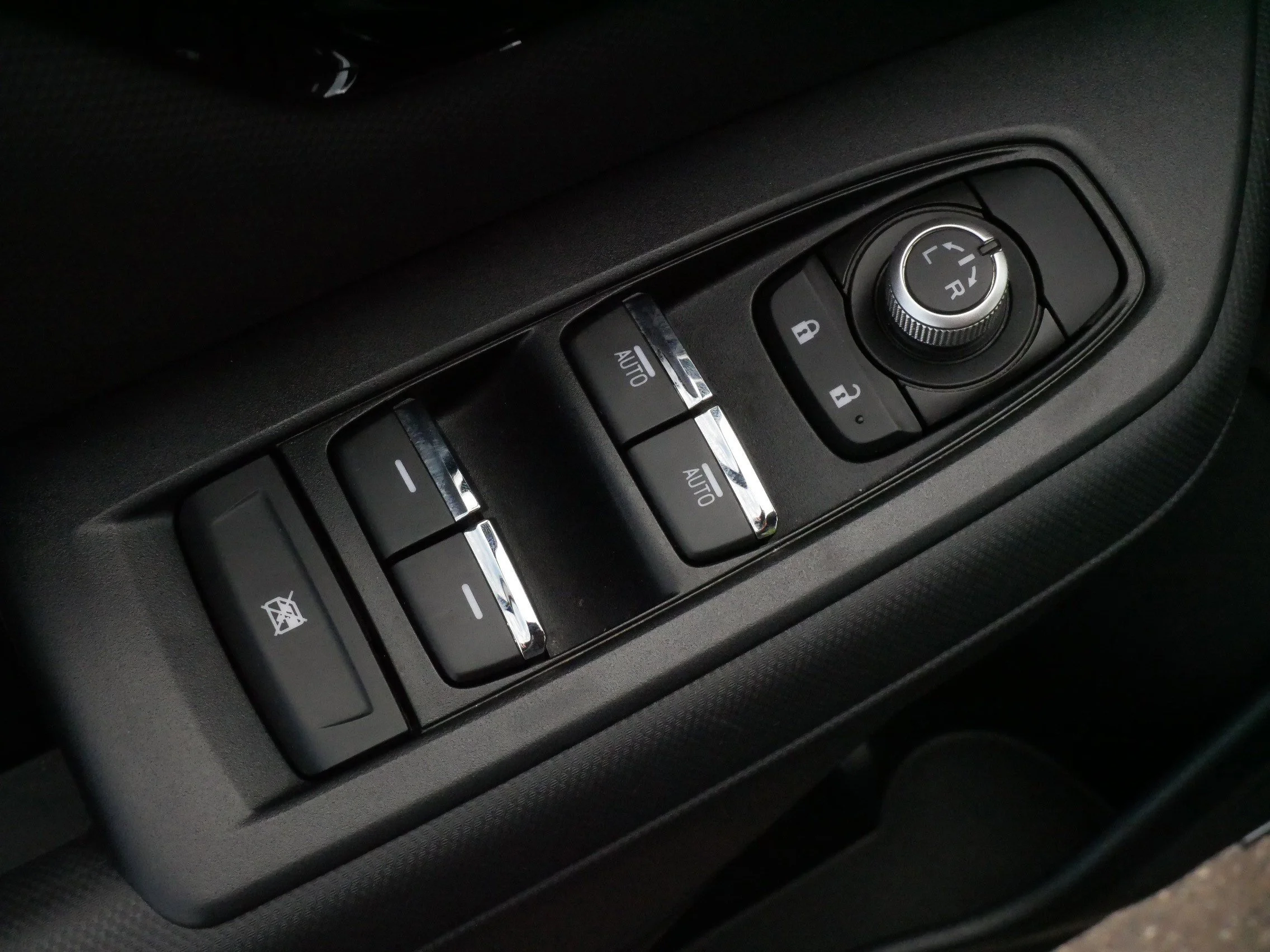 Used 2025 Crystal Black Silica Subaru Limited image 19