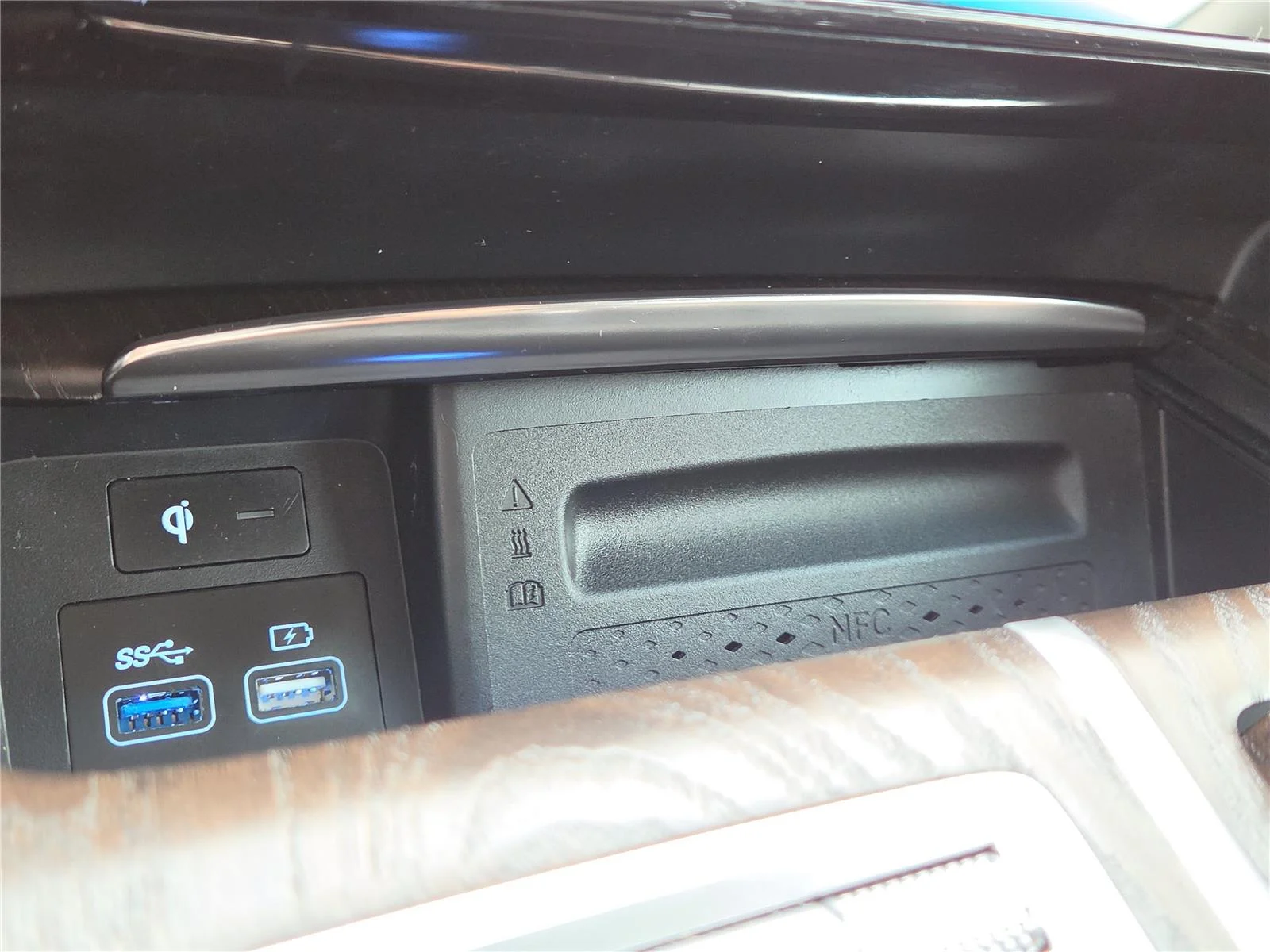 Used 2024 Capri Blue Genesis 2.5T image 11