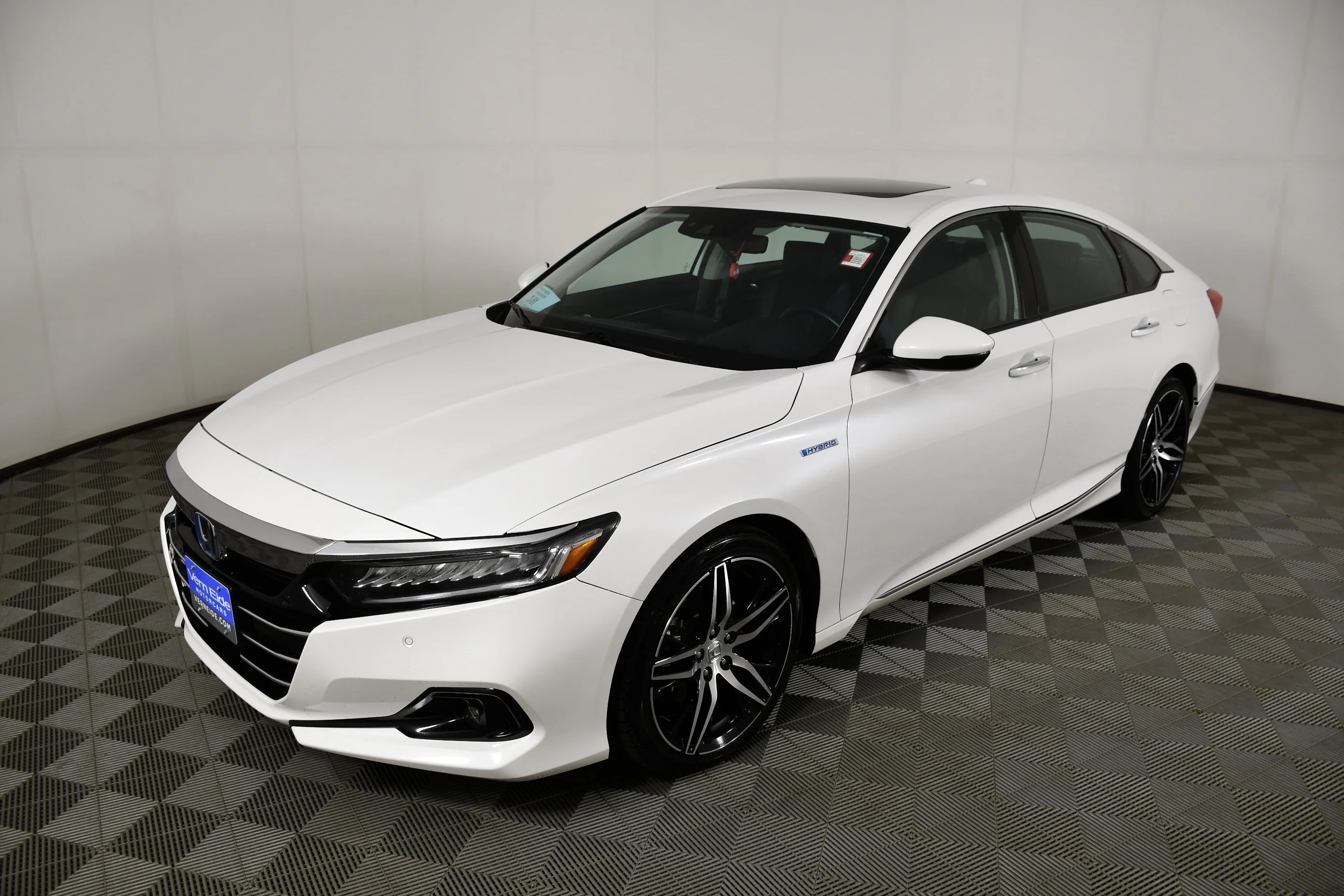 Used 2021 Platinum White Pearl Honda Touring image 9