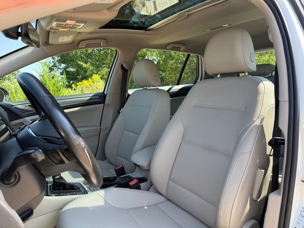 Used 2019 White Volkswagen  image 5
