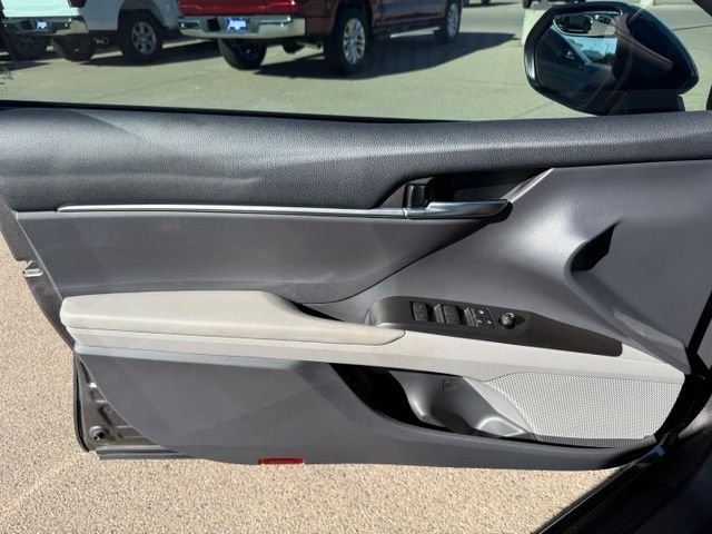 2022 Toyota Camry SE - Photo 11
