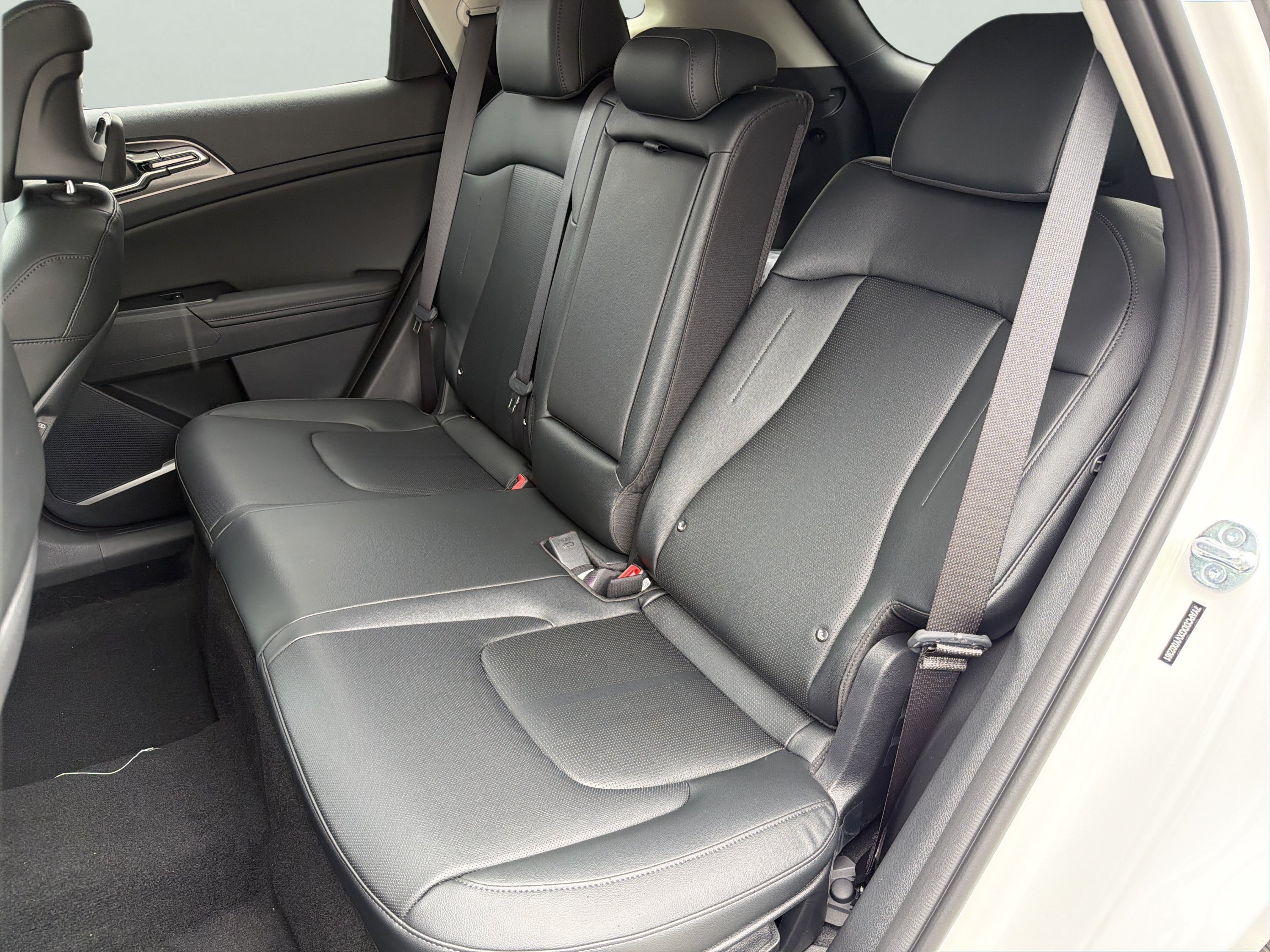 New 2027 Snow White Pearl Kia EX image 19