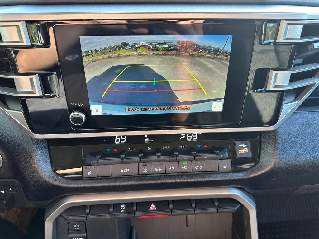 Used 2024  Toyota SR5 image 16