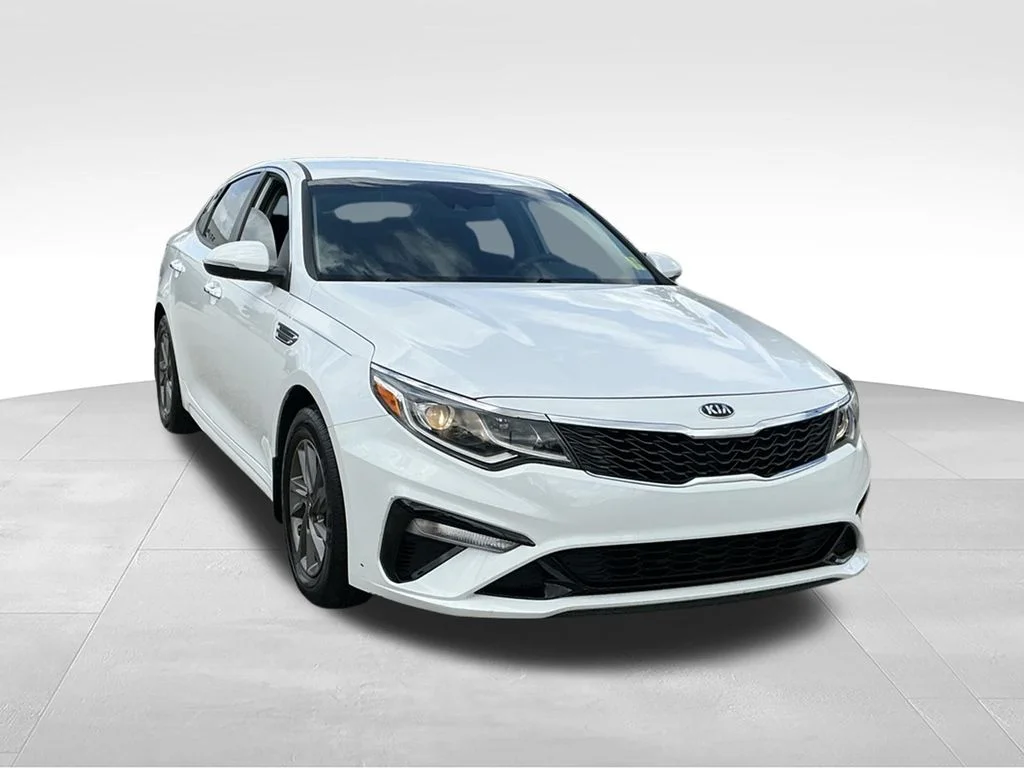 Used 2020 White Kia LX image 11