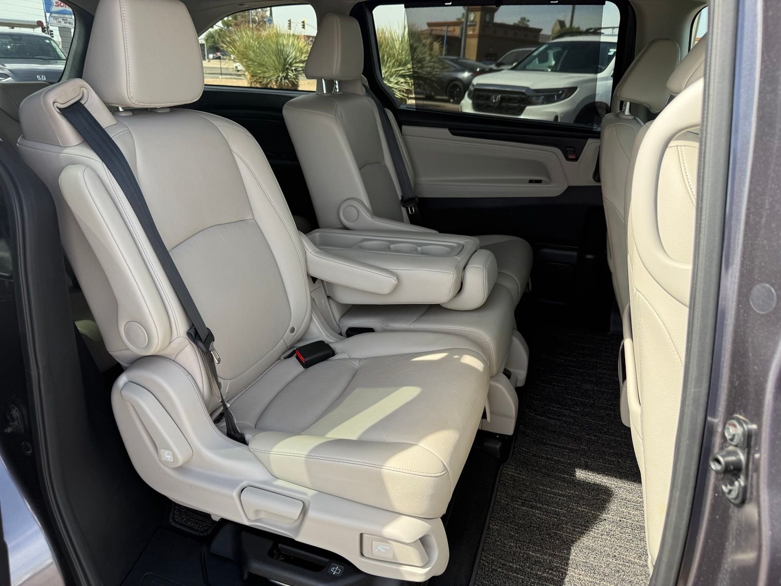 Used 2025 Solar Silver Metallic Honda EX-L image 39